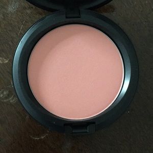 MAC Alpha Girl Beauty Powder